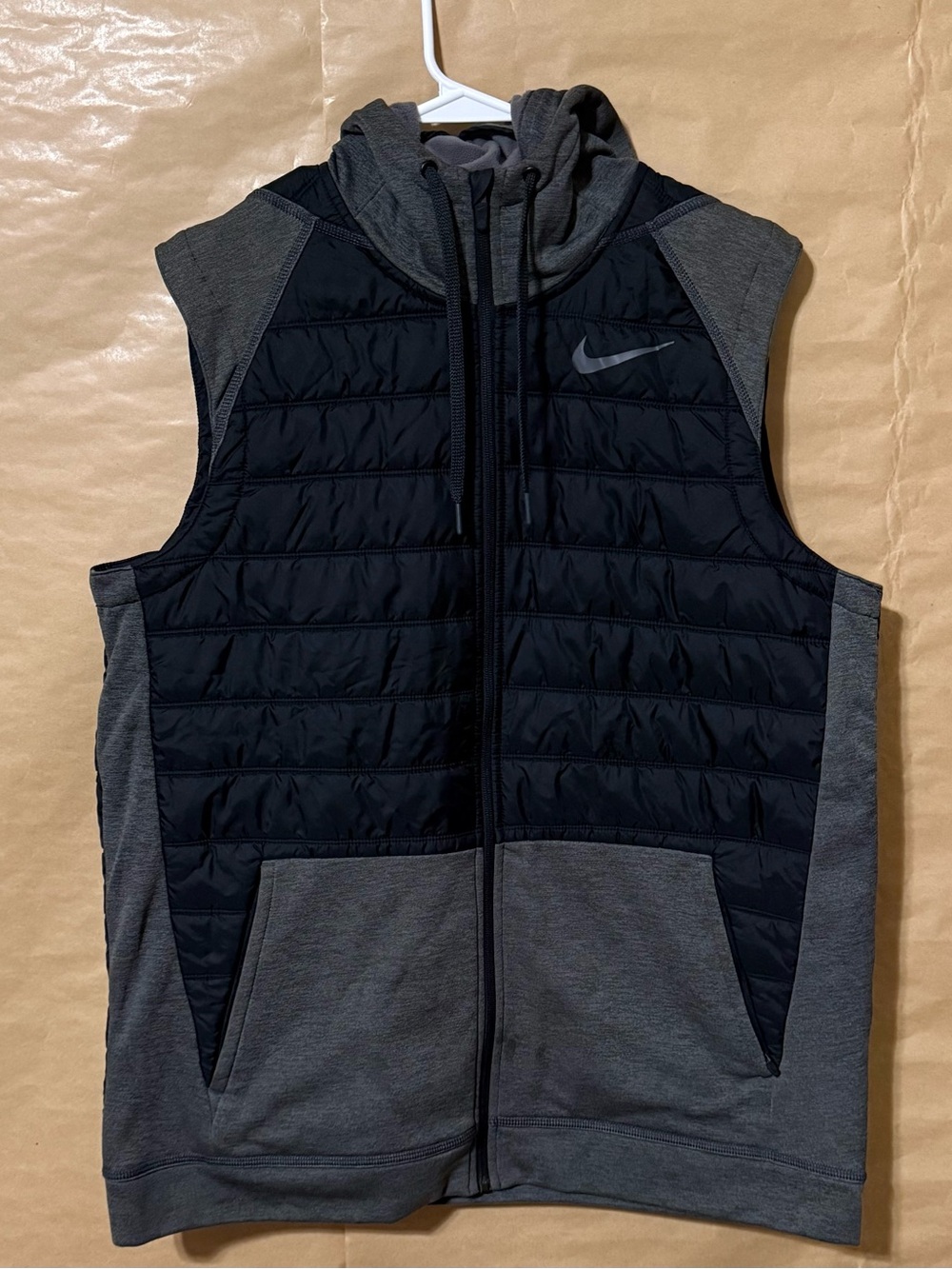 Nike Men’s Large Hooded Puffer Vest Black Gray Quilted Full Zip